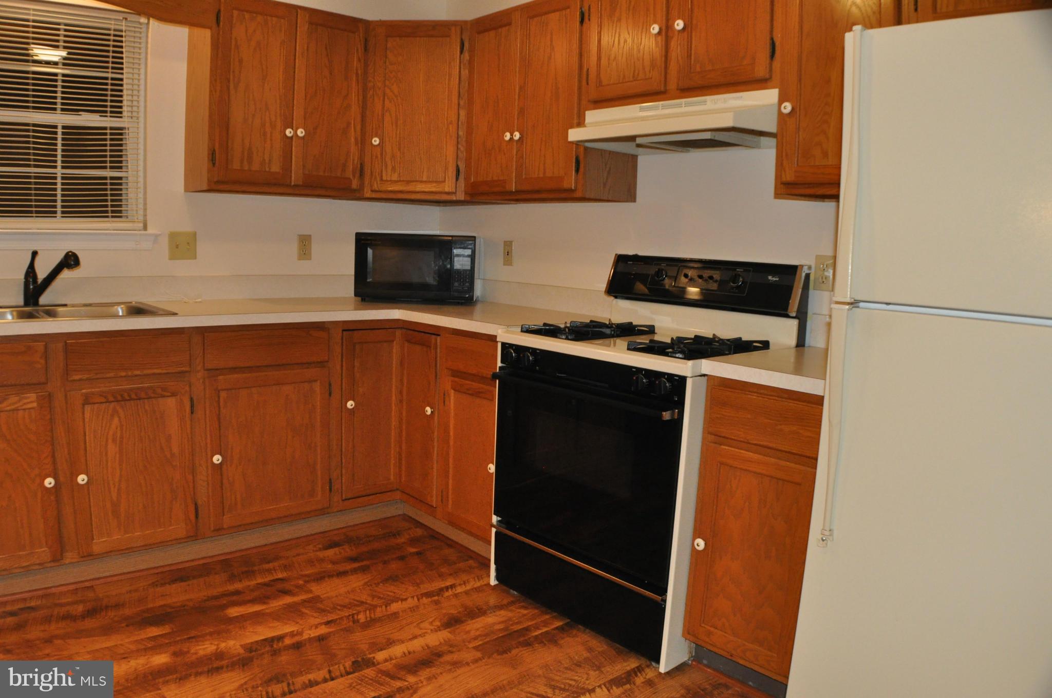 GRAY INN COURT - Residential Lease