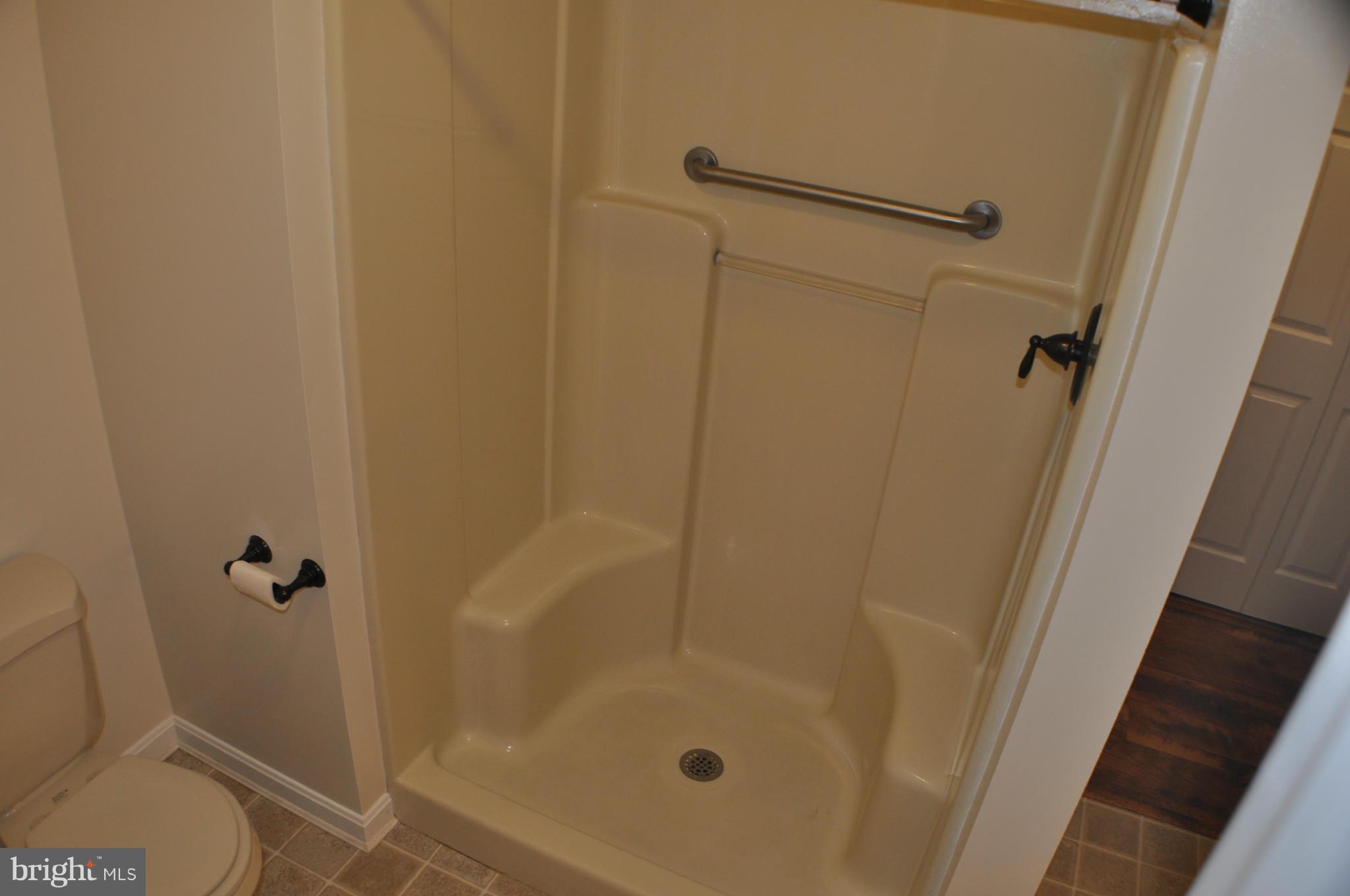 GRAY INN COURT - Residential Lease