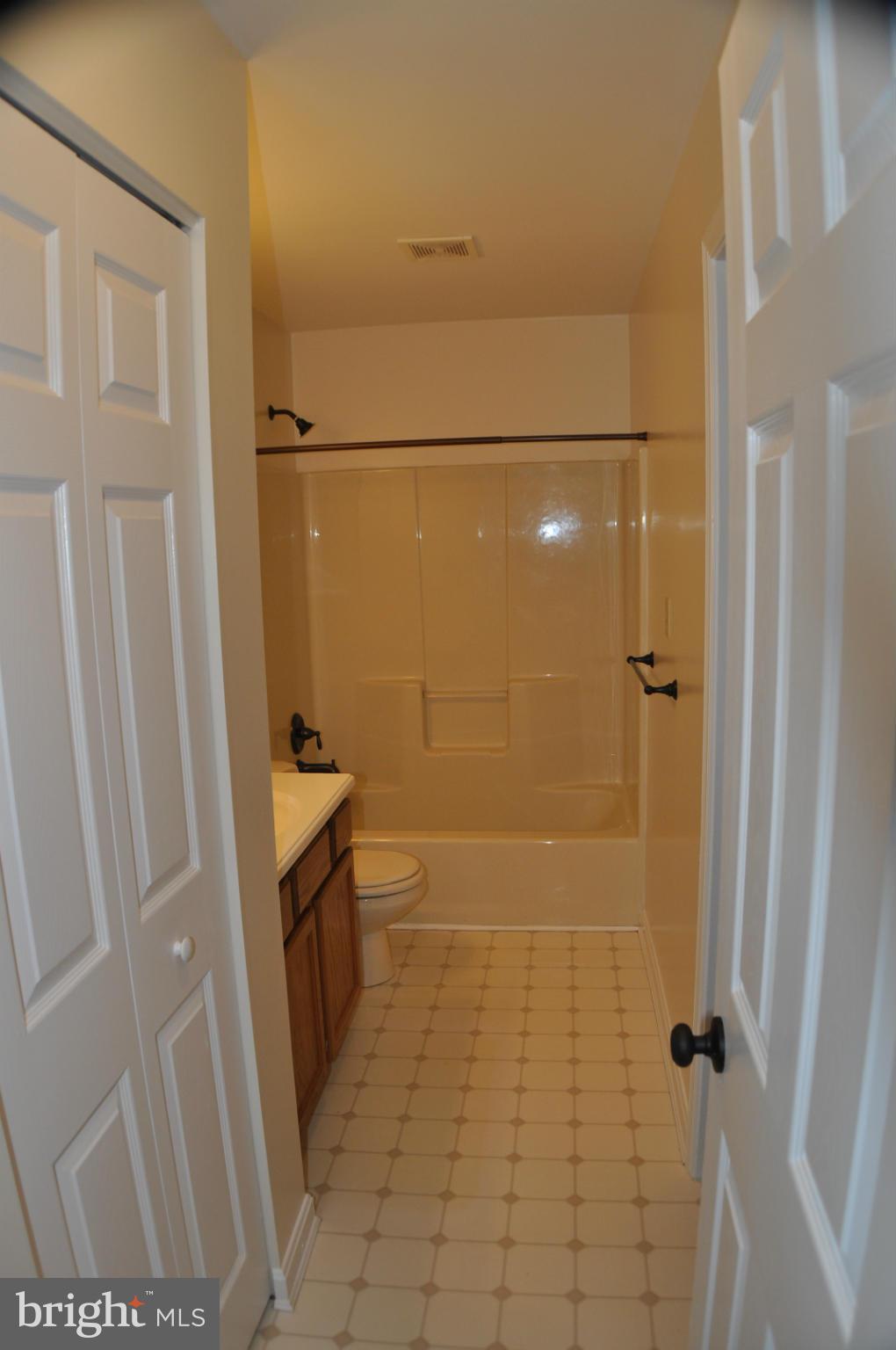 GRAY INN COURT - Residential Lease