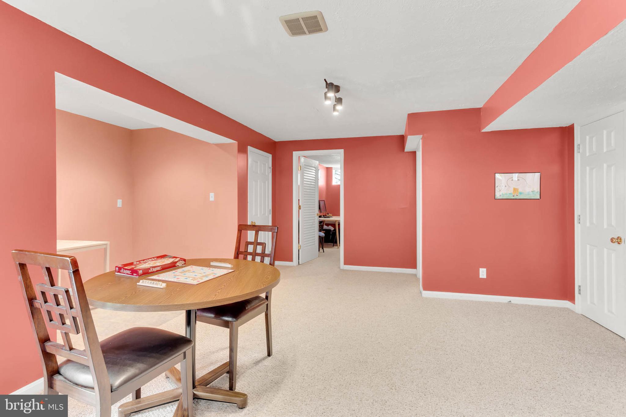 VILLAGE OF RIVER HILL - Residential