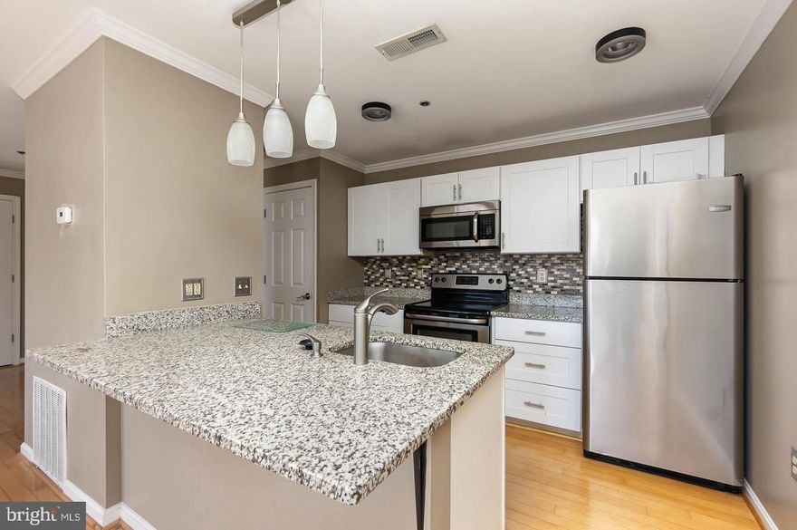 Top-floor waterfront condo in the heart of Canton offering beautiful city and water views. This updated residence features a private balcony and an open, light-filled layout. Enjoy unbeatable convenience to shops, grocery stores, restaurants, nightlife, public transportation, and nearby waterfront recreation. Gated community and secure building with keycard access and 24/7 on-site security. Water/sewer and one garage parking space are included in the rent.

Monthly rent is priced at $2,500/month; first month's rent and one month security deposit needed to move in ($5,000). Utilities are not included in the price. Verifiable income of at least 3x monthly rent and 650  minimum credit score is necessary to qualify. Pets are not allowed .