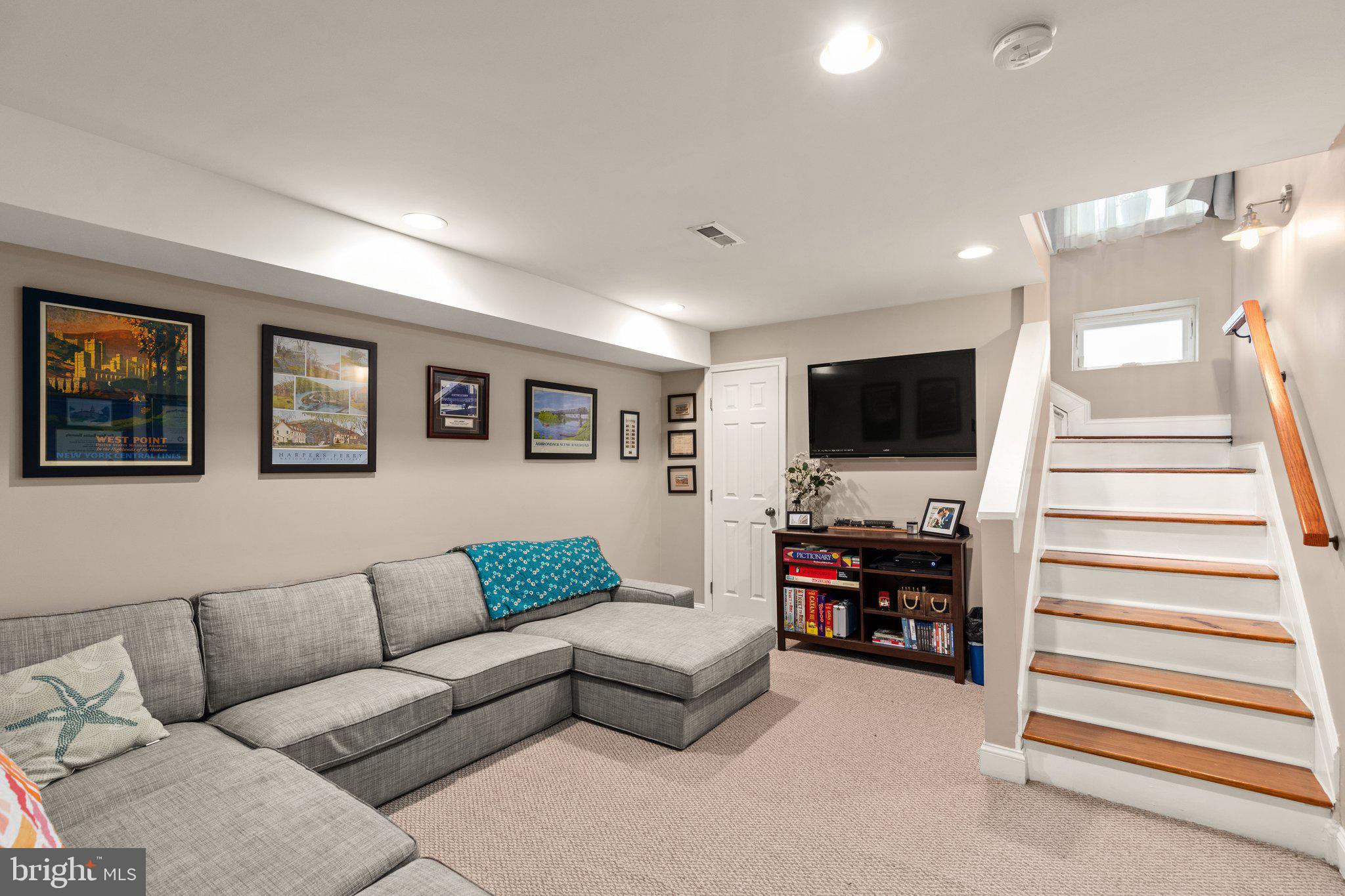 BROADWAY EAST - Residential