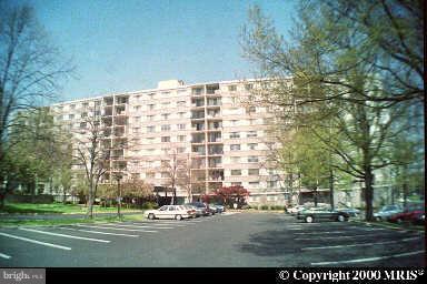 Spacious, bright one bedroom.Brand new renovated kitchen,granite,gas stove,updated bath,brand new carpeting,freshly painted,pool,exercise rm(totally renovated),parking.Ride-on bus in front,walk to Metro,restaurants,shopping,NIH,Bethesda Naval/Walter Reed. Utilities incl.Secure building with concierge..Clean,bright laundry room on each floor. Housing vouchers gladly accepted.