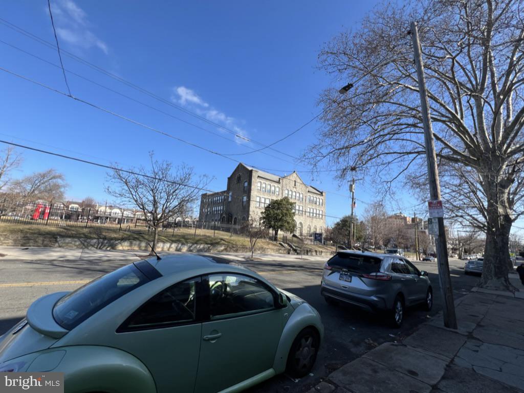 PHILADELPHIA (WEST) - Land