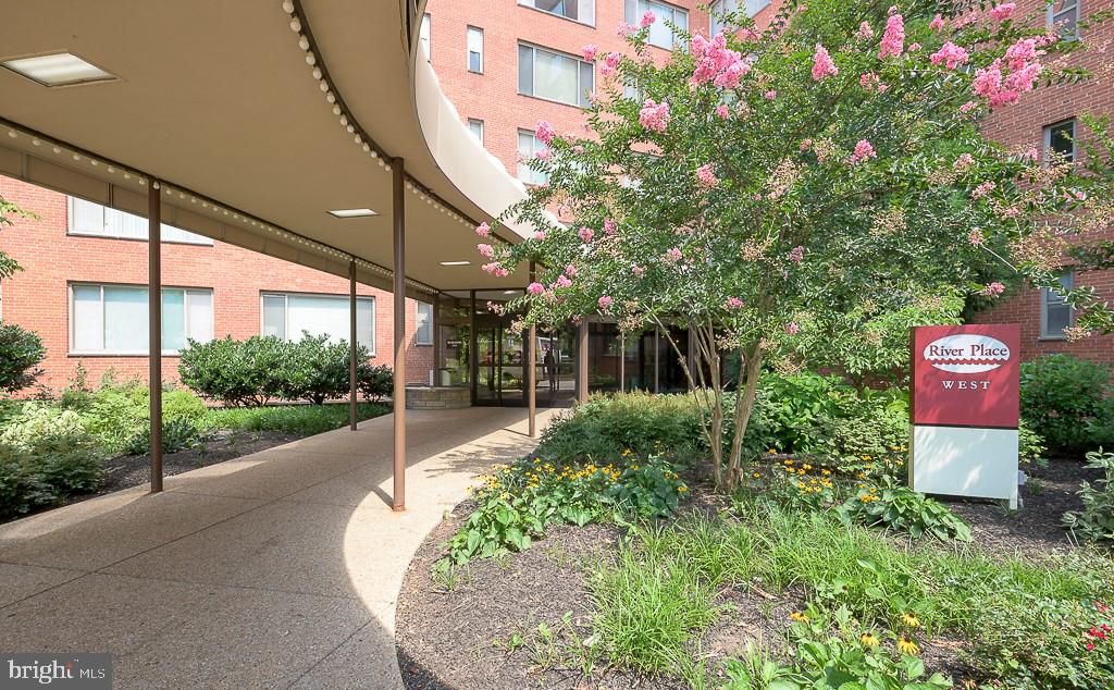 RIVER PLACE - Residential Lease