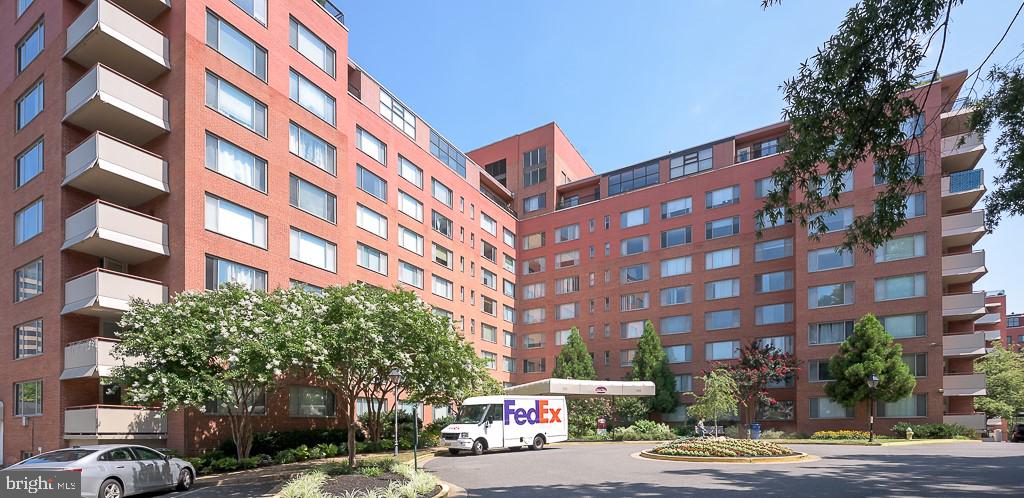 RIVER PLACE - Residential Lease