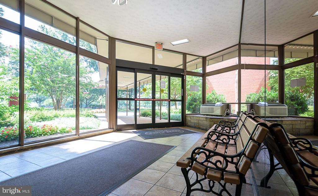 RIVER PLACE - Residential Lease