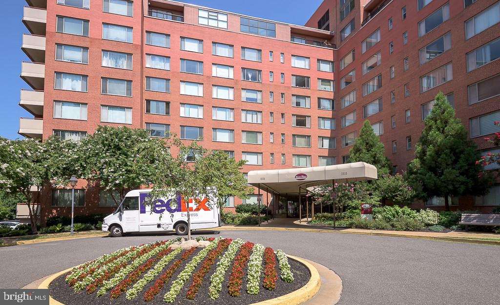 RIVER PLACE - Residential Lease