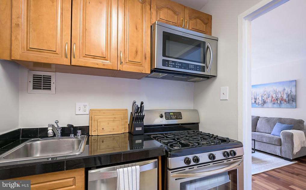 RIVER PLACE - Residential Lease