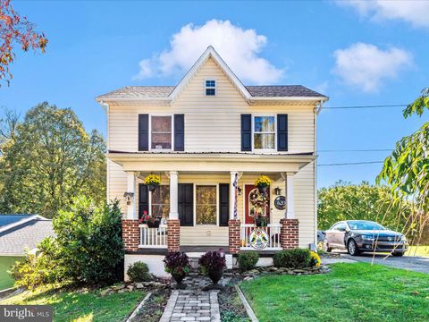 Photo of 620 East E Street, BRUNSWICK, MD 21716 (MLS # MDFR2072326) Photo of 620 East E Street, BRUNSWICK, MD 21716 (MLS # MDFR2072326)