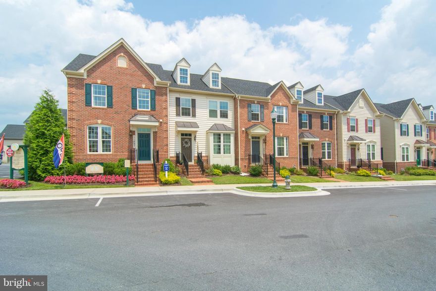 Mozart w/ detached garage townhome for May/June 2016 delivery. Up to 2,100 sq. ft. w/ 2 car detached garage, HUGE fenced-in yard, granite, upgraded cabinetry, stainless steel appliances, hardwood floors, 3 BR, 2.5 BA and so much more! Front elevation additional.  Images shown are representative only. M:1-6 T-Fri:11-6 Sa:11-5 Su:12-5. WAN VP517F