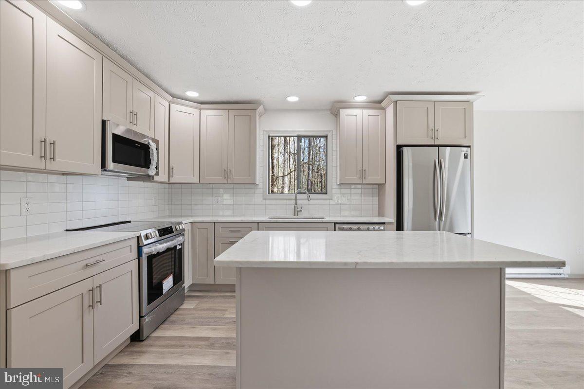 HOLIDAY POCONO - Residential