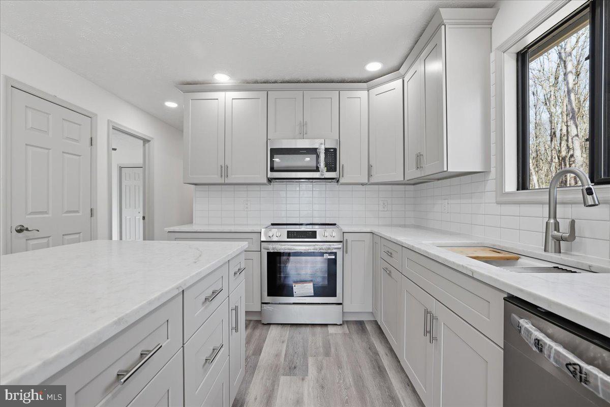 HOLIDAY POCONO - Residential