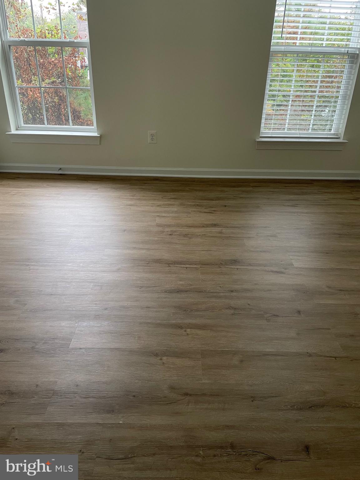 FALLS GROVE CONDOMINIUM - Residential Lease