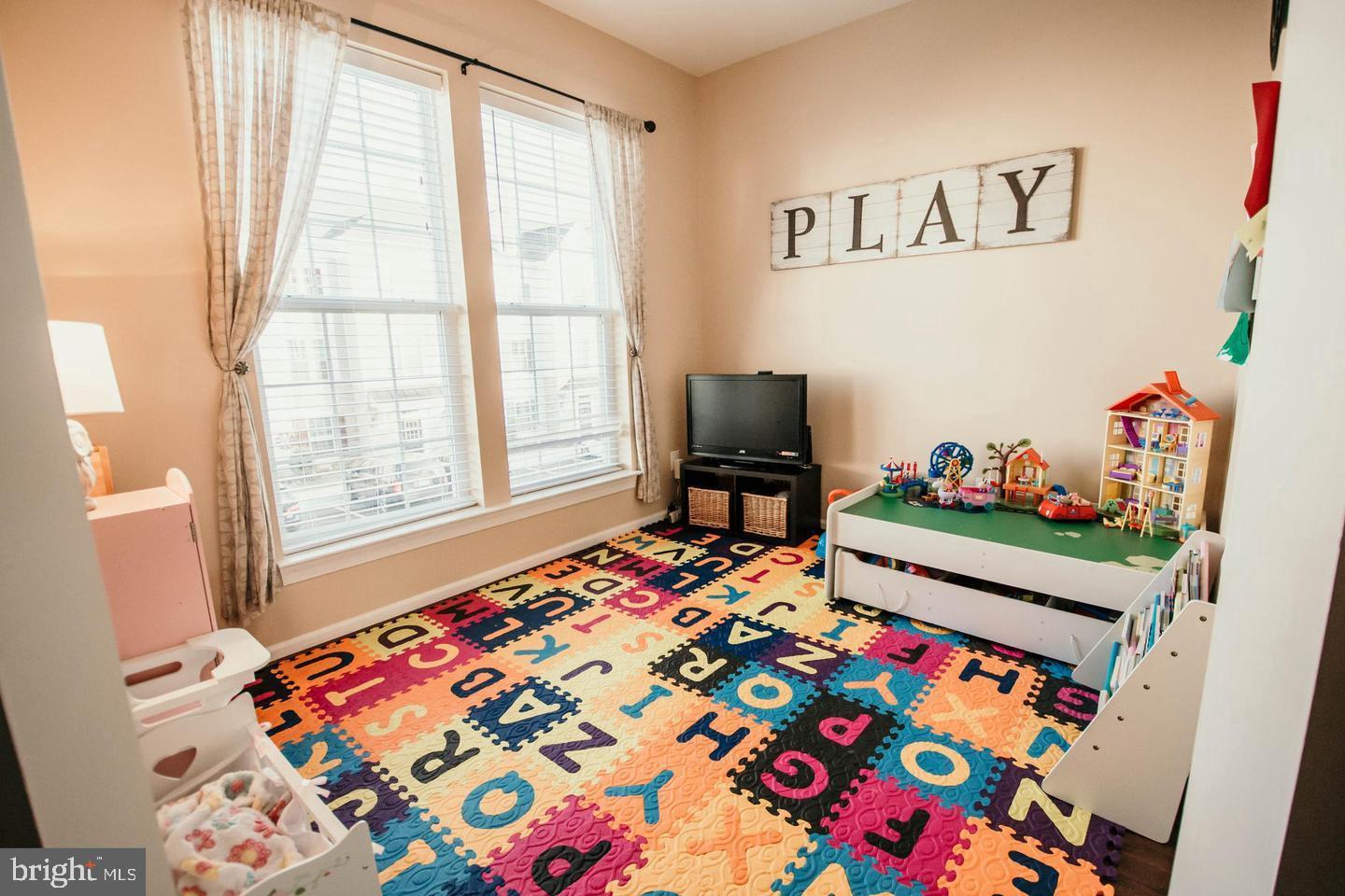 FALLS GROVE CONDOMINIUM - Residential Lease