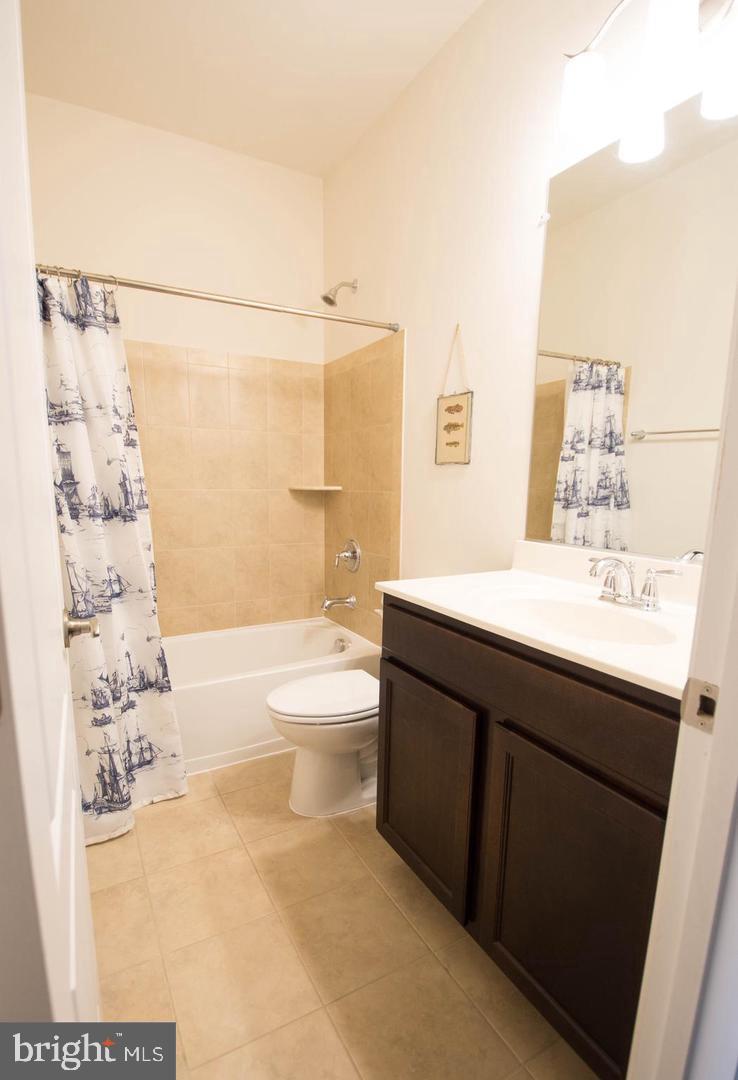 FALLS GROVE CONDOMINIUM - Residential Lease