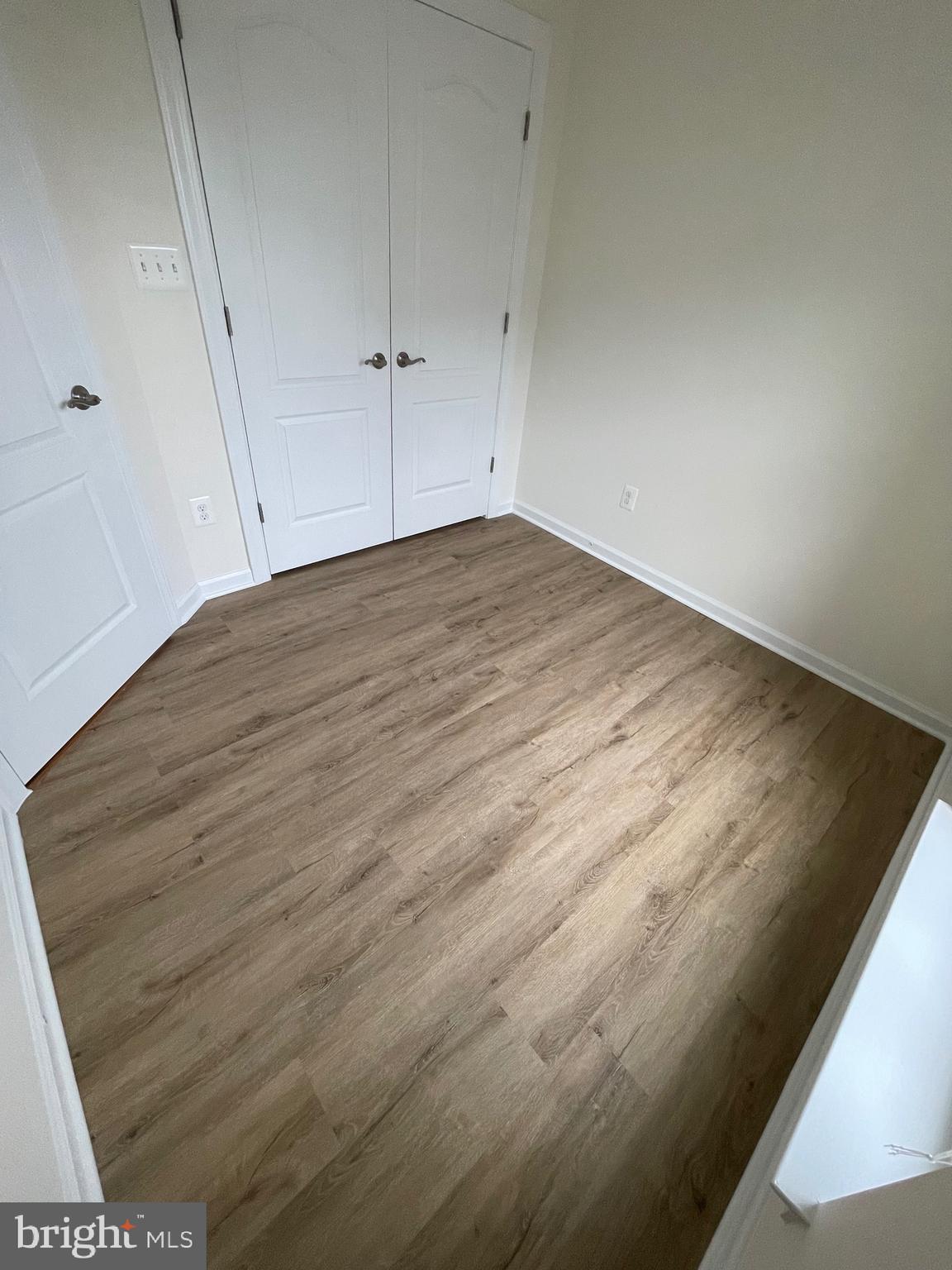 FALLS GROVE CONDOMINIUM - Residential Lease