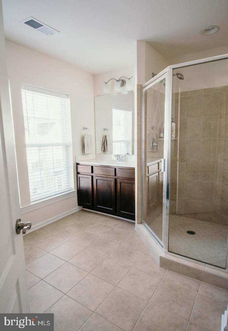 FALLS GROVE CONDOMINIUM - Residential Lease