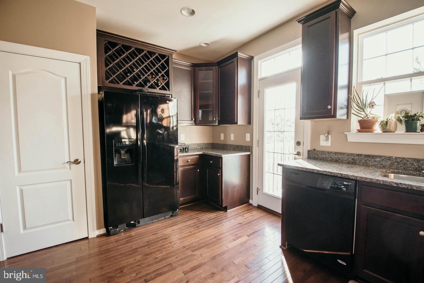 FALLS GROVE CONDOMINIUM - Residential Lease