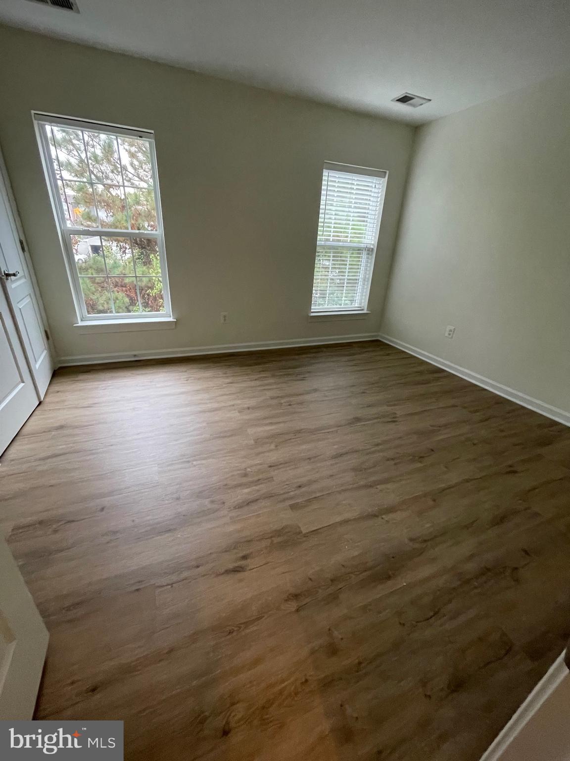 FALLS GROVE CONDOMINIUM - Residential Lease