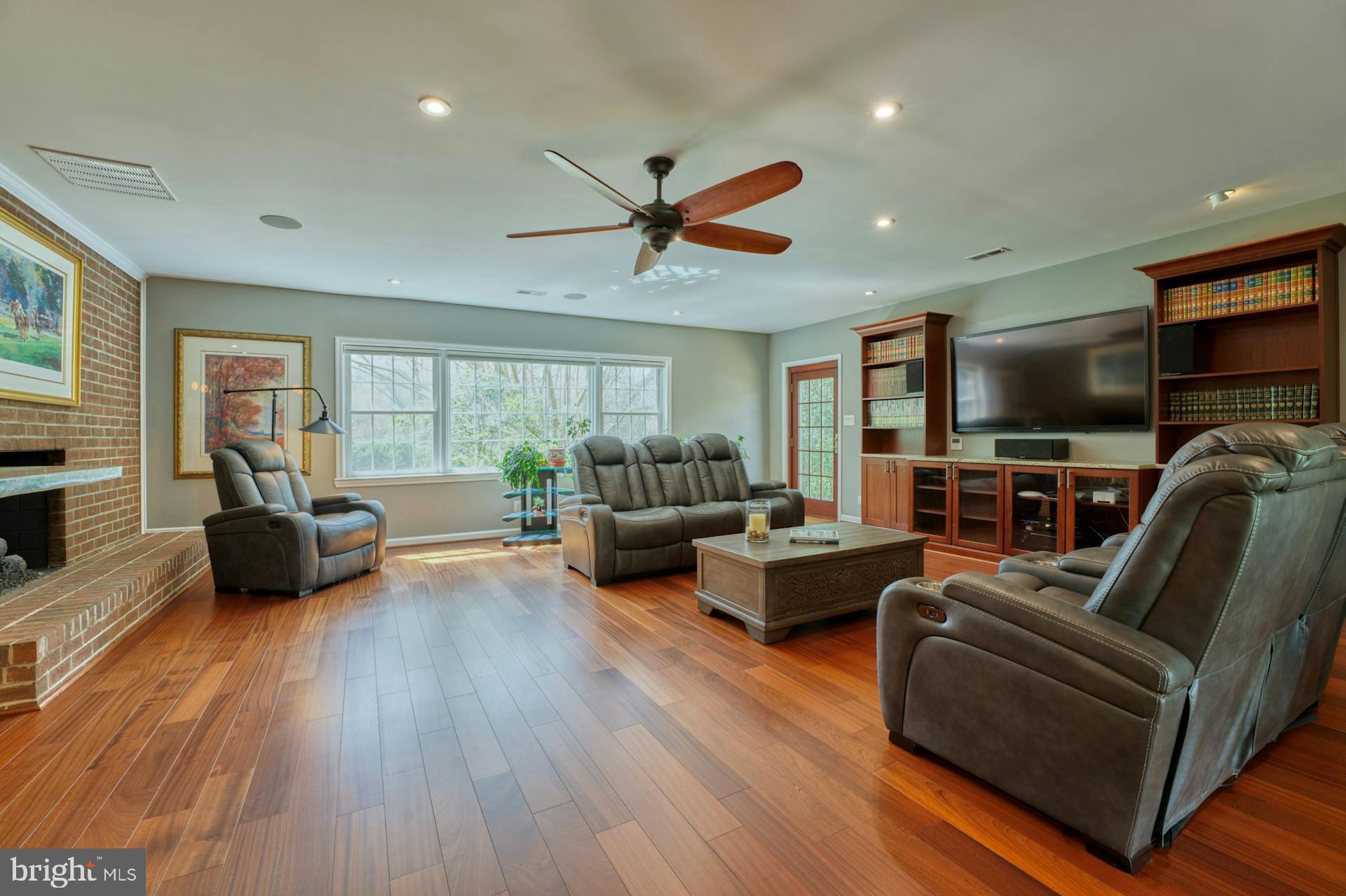 CLOVERLEAF FARM ESTATES - Residential