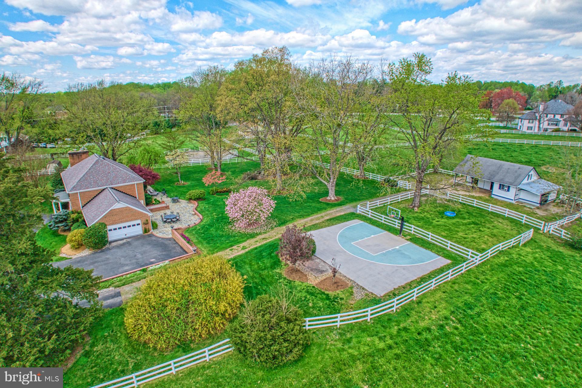 CLOVERLEAF FARM ESTATES - Residential