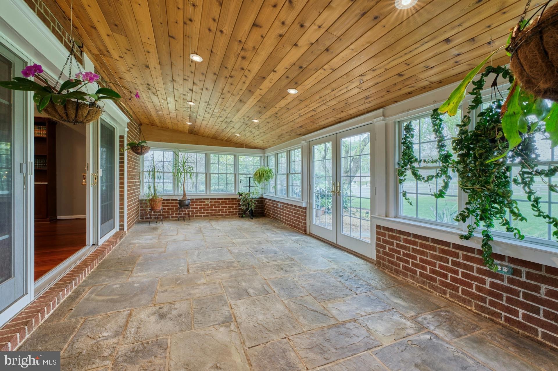 CLOVERLEAF FARM ESTATES - Residential