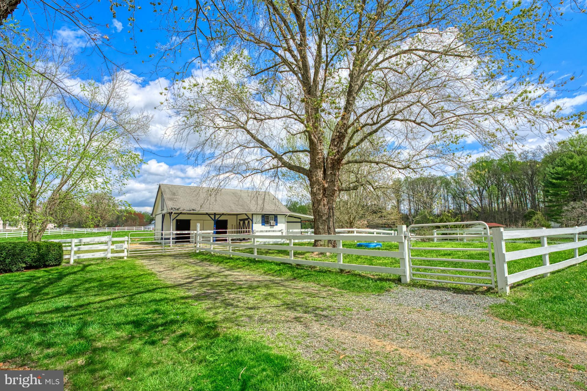 CLOVERLEAF FARM ESTATES - Residential