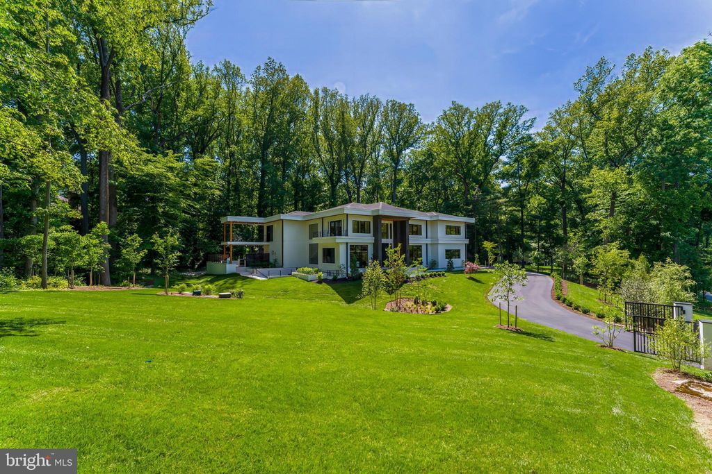 Photo of 7841 Old Dominion Drive, MCLEAN, VA 22102 (MLS # VAFX2310676)