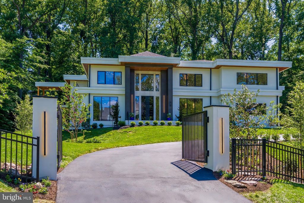 Photo of 7841 Old Dominion Drive, MCLEAN, VA 22102 (MLS # VAFX2310676)
