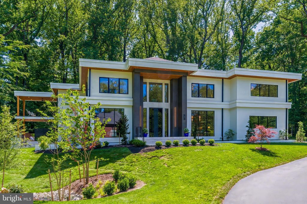 Photo of 7841 Old Dominion Drive, MCLEAN, VA 22102 (MLS # VAFX2310676)
