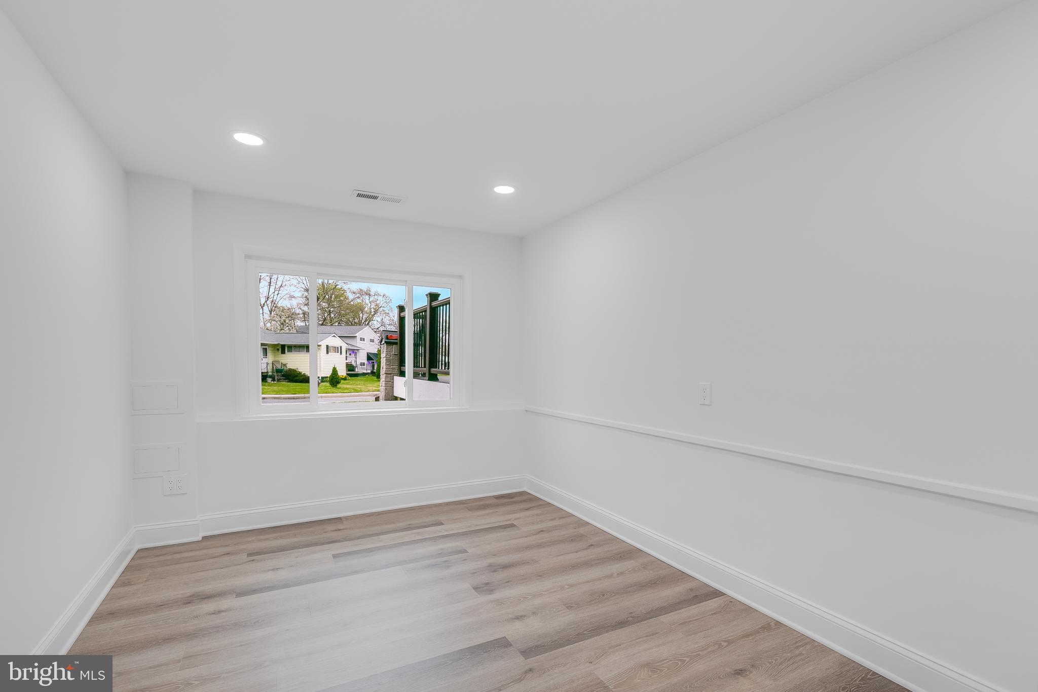 MUNROE GARDENS - Residential