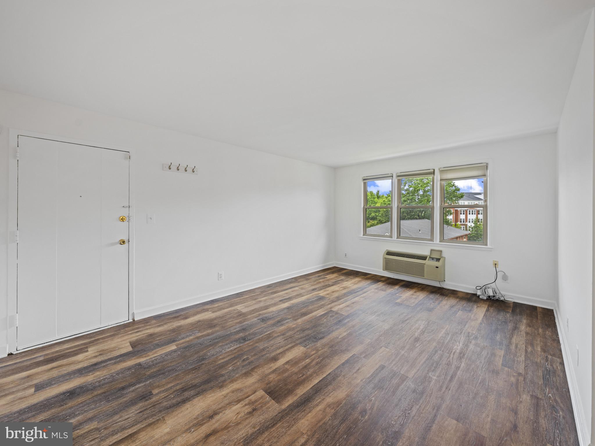 2030 N WOODROW STREET 11