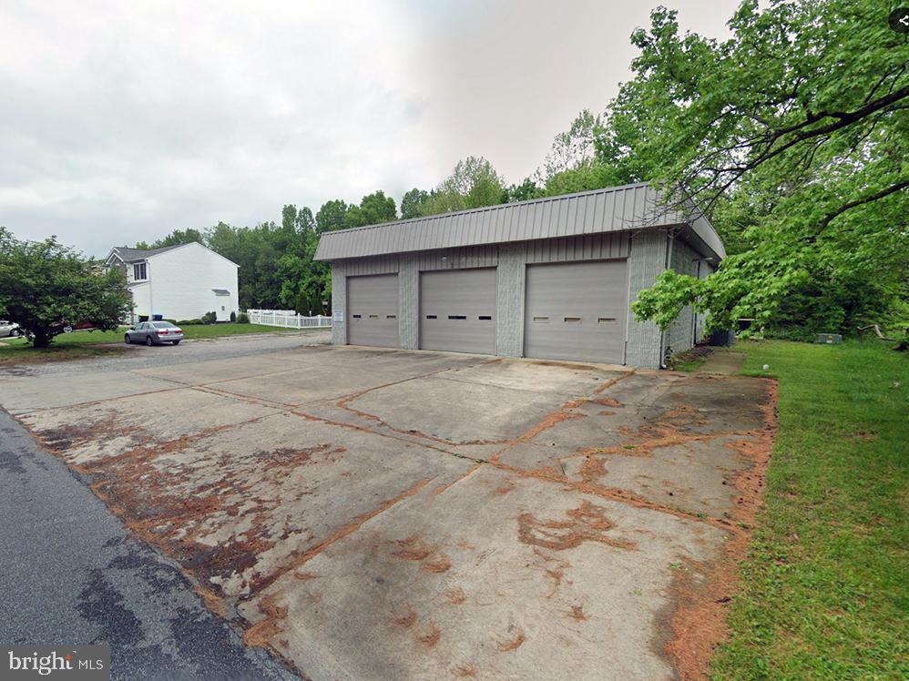 405 LABURNUM ROAD