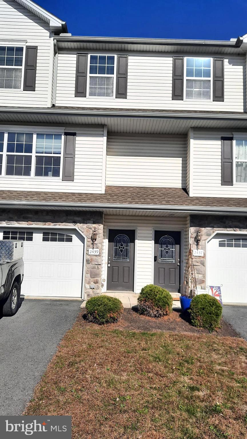 2439 NEWTOWN DRIVE