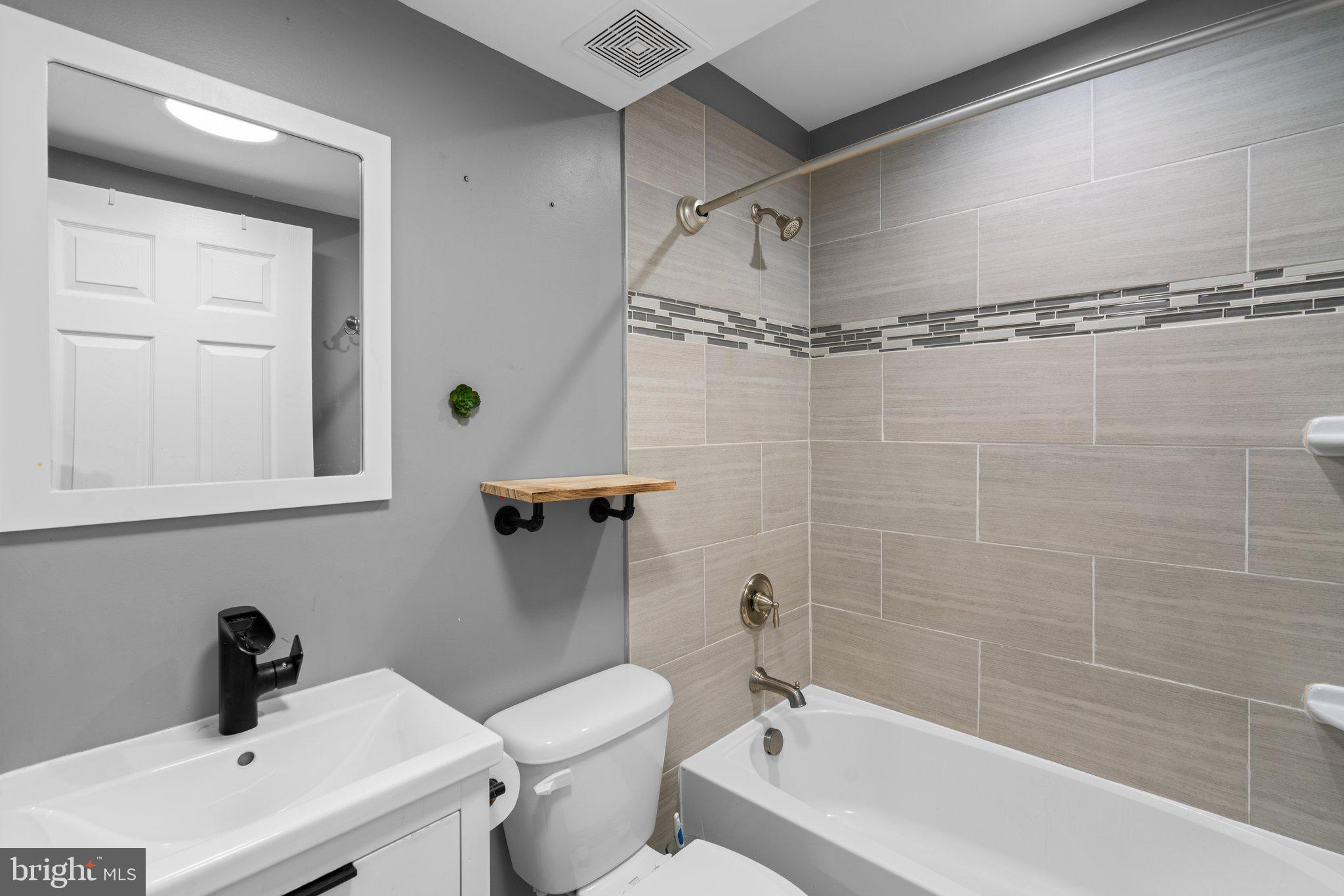 GRAY MANOR - Residential