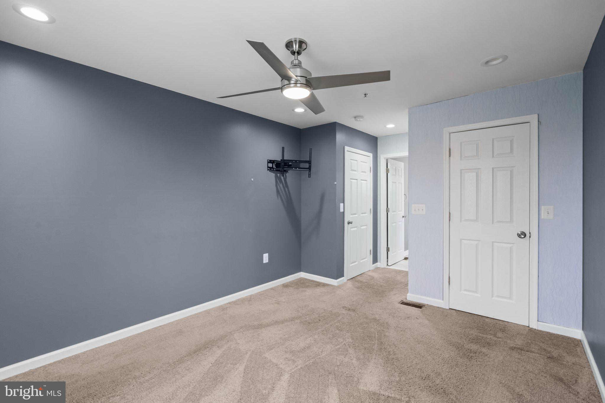 GRAY MANOR - Residential