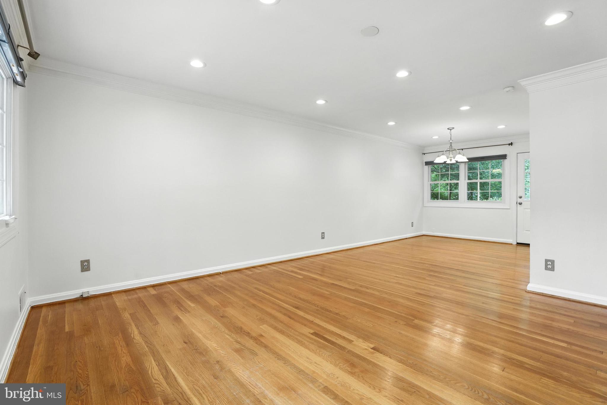 VIENNA WOODS - Residential Lease