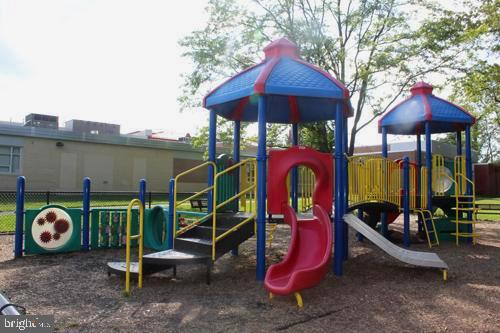 VIENNA WOODS - Residential Lease