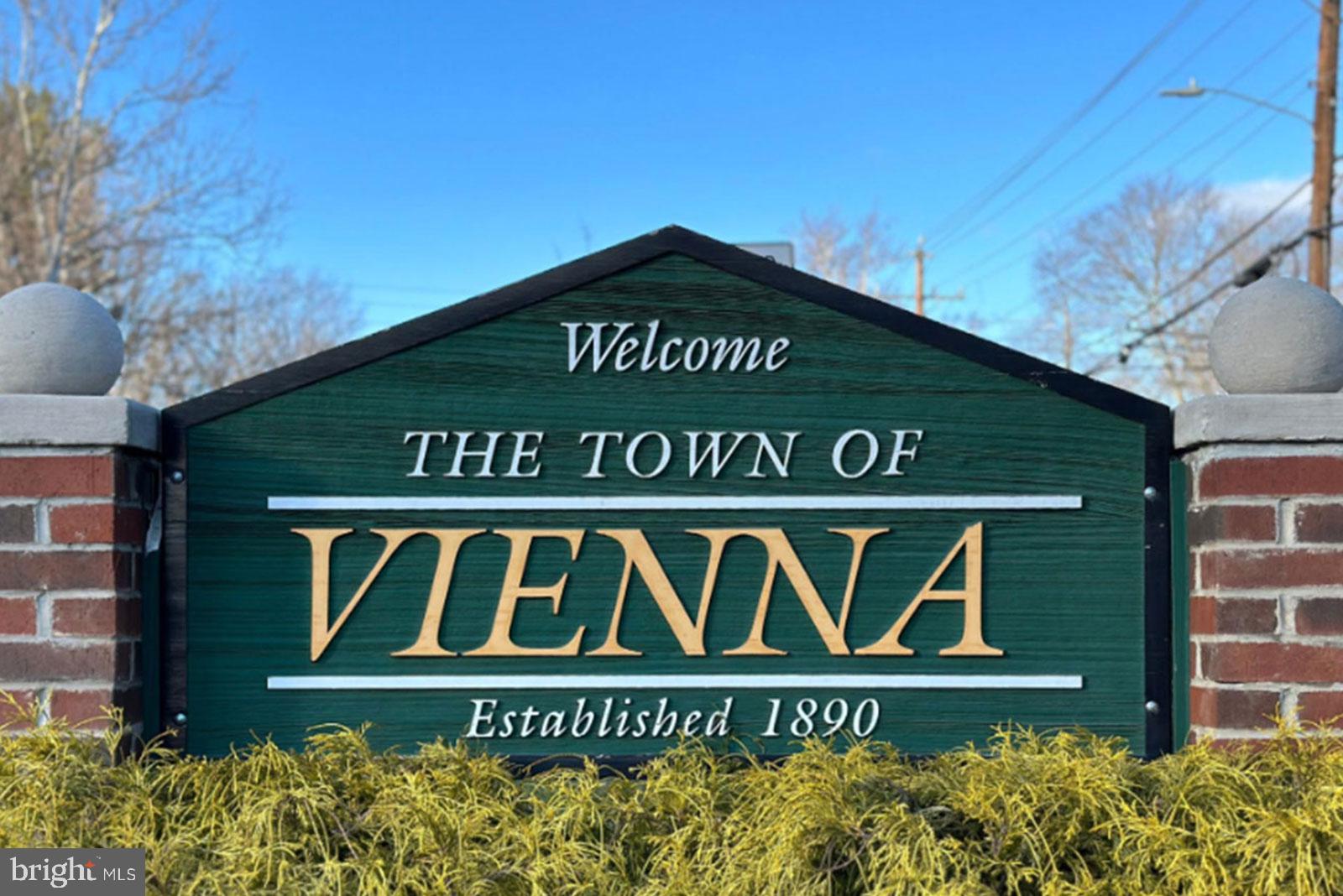 VIENNA WOODS - Residential Lease