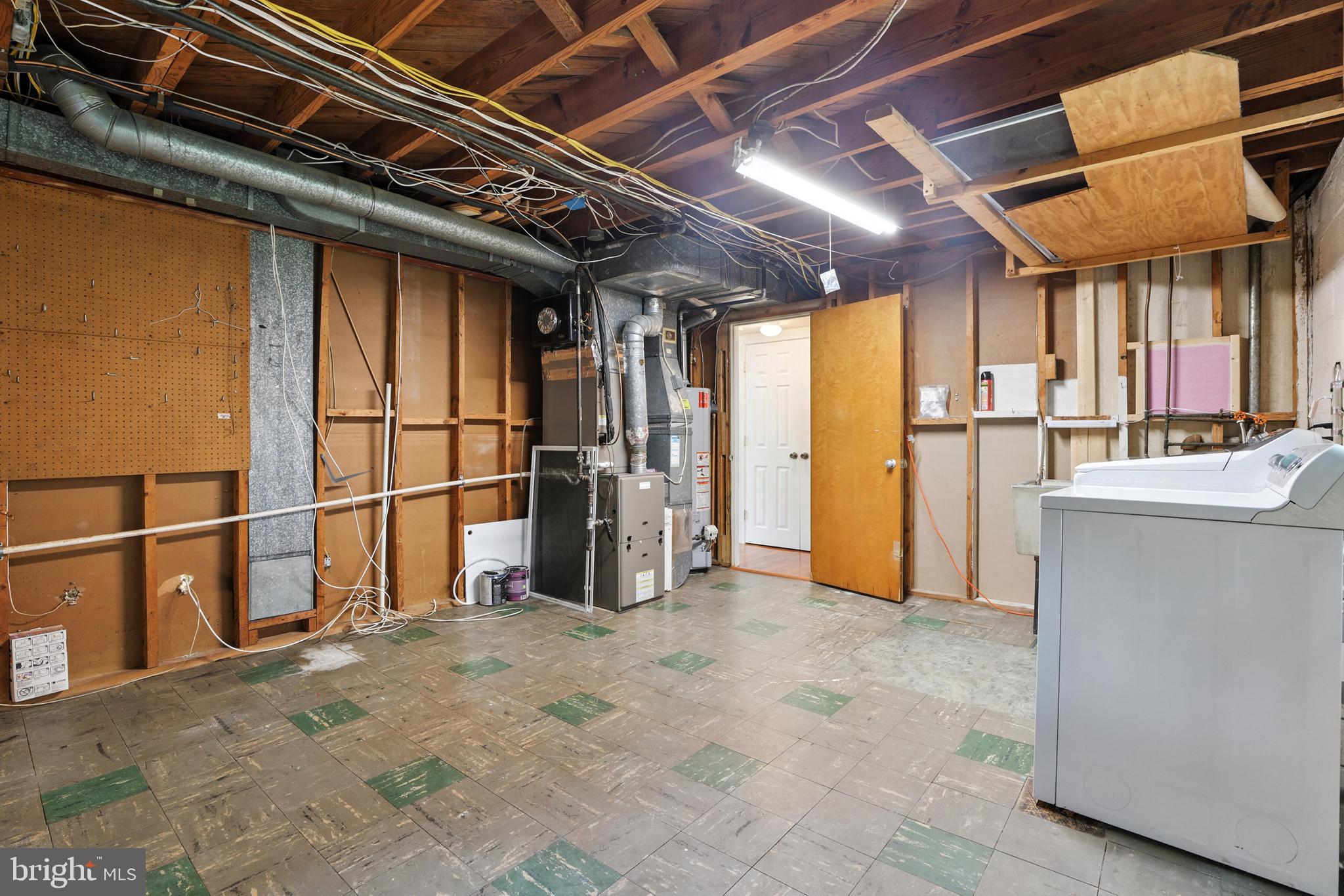 VIENNA WOODS - Residential Lease