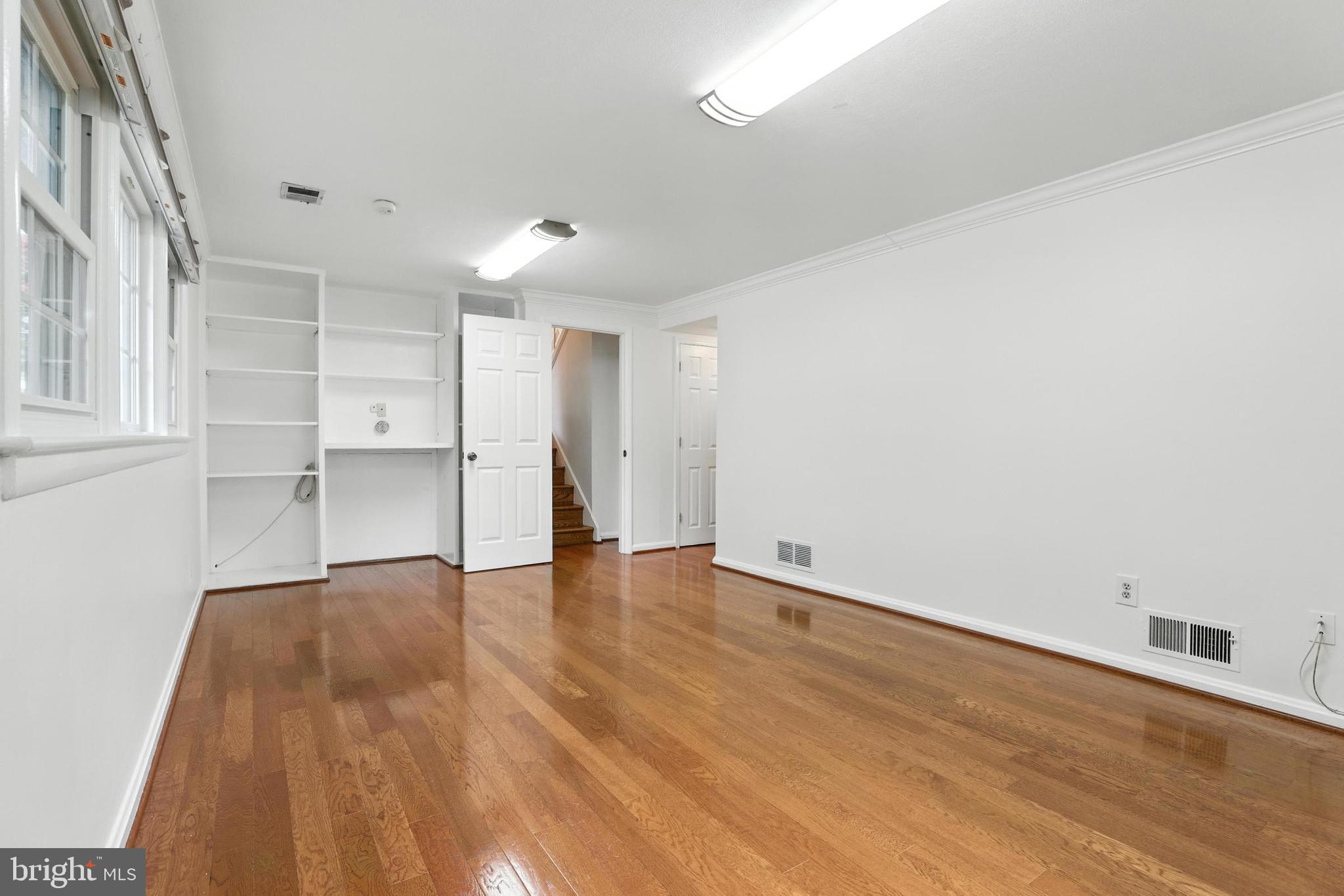 VIENNA WOODS - Residential Lease