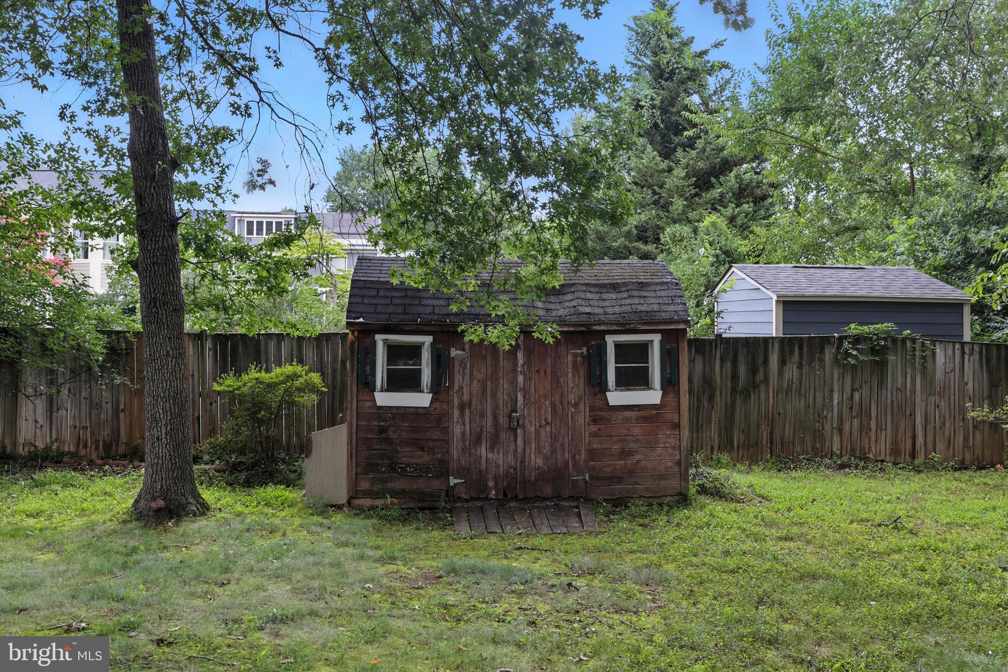 VIENNA WOODS - Residential Lease