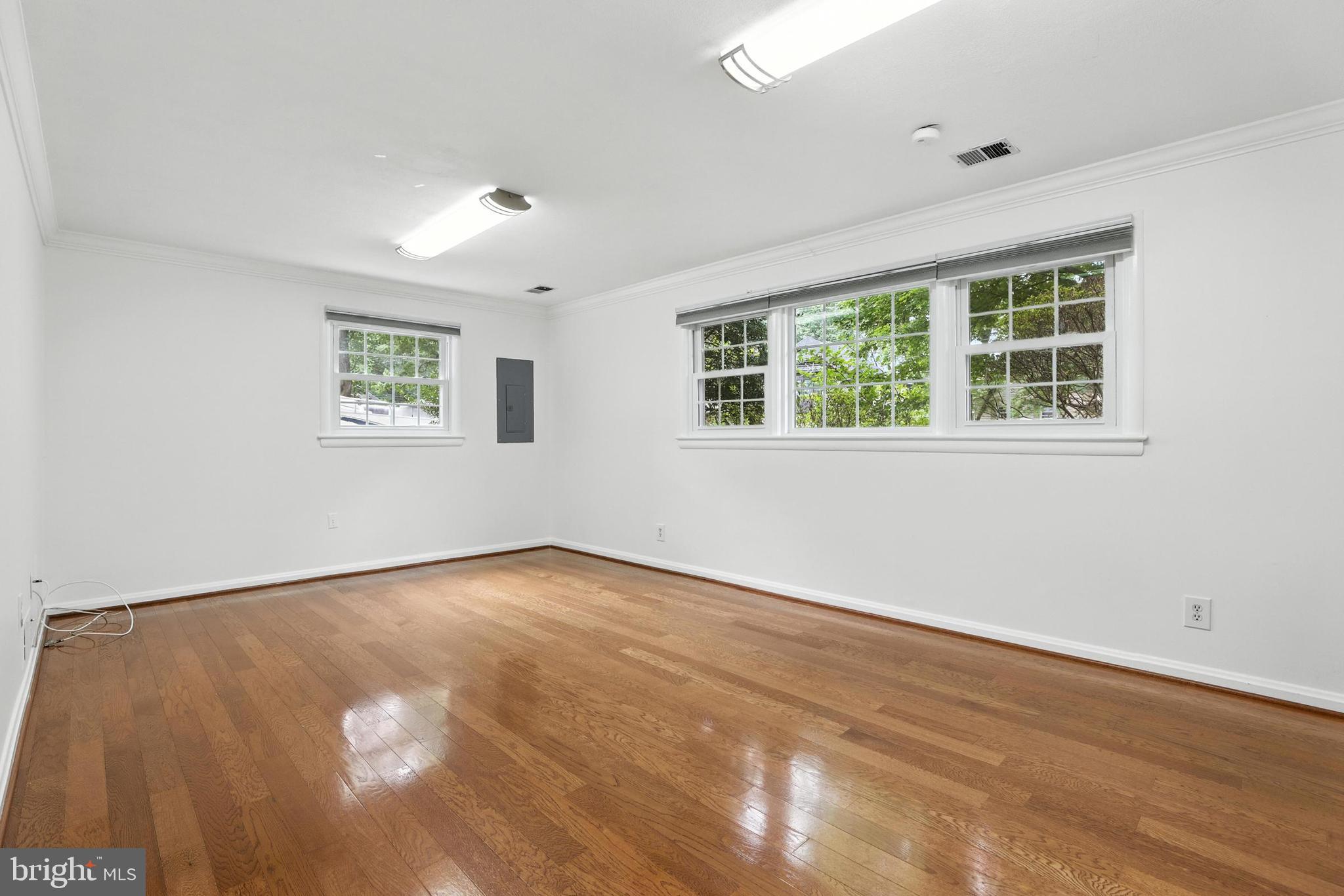 VIENNA WOODS - Residential Lease