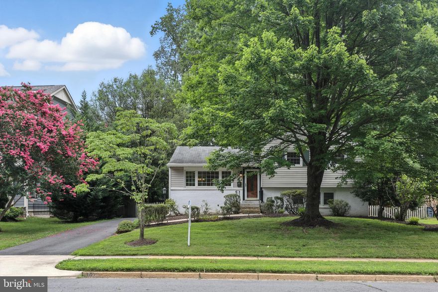 Welcome to this updated split-level home in Vienna Woods, a highly desirable neighborhood in the Town of Vienna. With a functional layout, solid updates, and a great location, this home offers comfortable living in one of Northern Virginia’s most convenient areas. The main level features hardwood floors, a bright living room, separate dining area, and a renovated kitchen with updated cabinets and countertops.
Upstairs are three bedrooms and a full bathroom. The walk-out lower level includes a large rec room, second full bath, laundry area, and plenty of storage—ideal for a home office, guest area, or optional 4th bedroom setup. Enjoy a spacious deck and open backyard, plus private driveway parking.
Located just minutes from downtown Vienna, Vienna Metro, W&OD Trail, Nottoway Park, and local shops and dining. Nearby schools include Cunningham Park ES, Thoreau MS, and Madison HS. No pets allowed. Move-in ready. Don’t miss this opportunity to tour a great home in Vienna Woods.