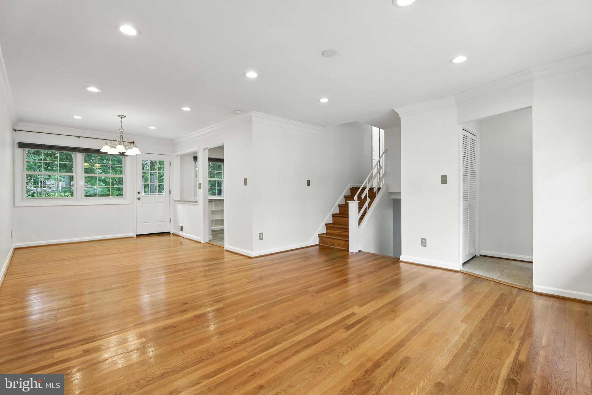 VIENNA WOODS - Residential Lease