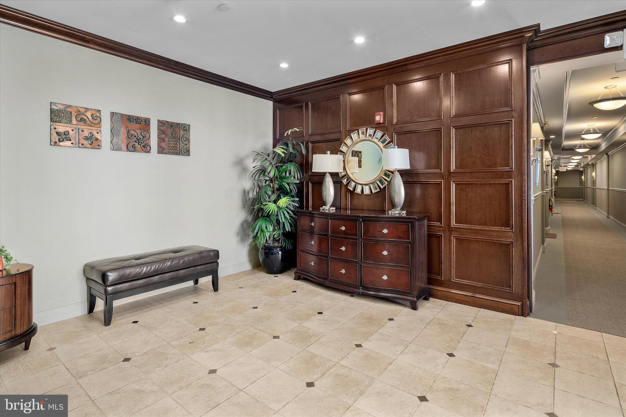 1 N COMMERCE SQUARE 305