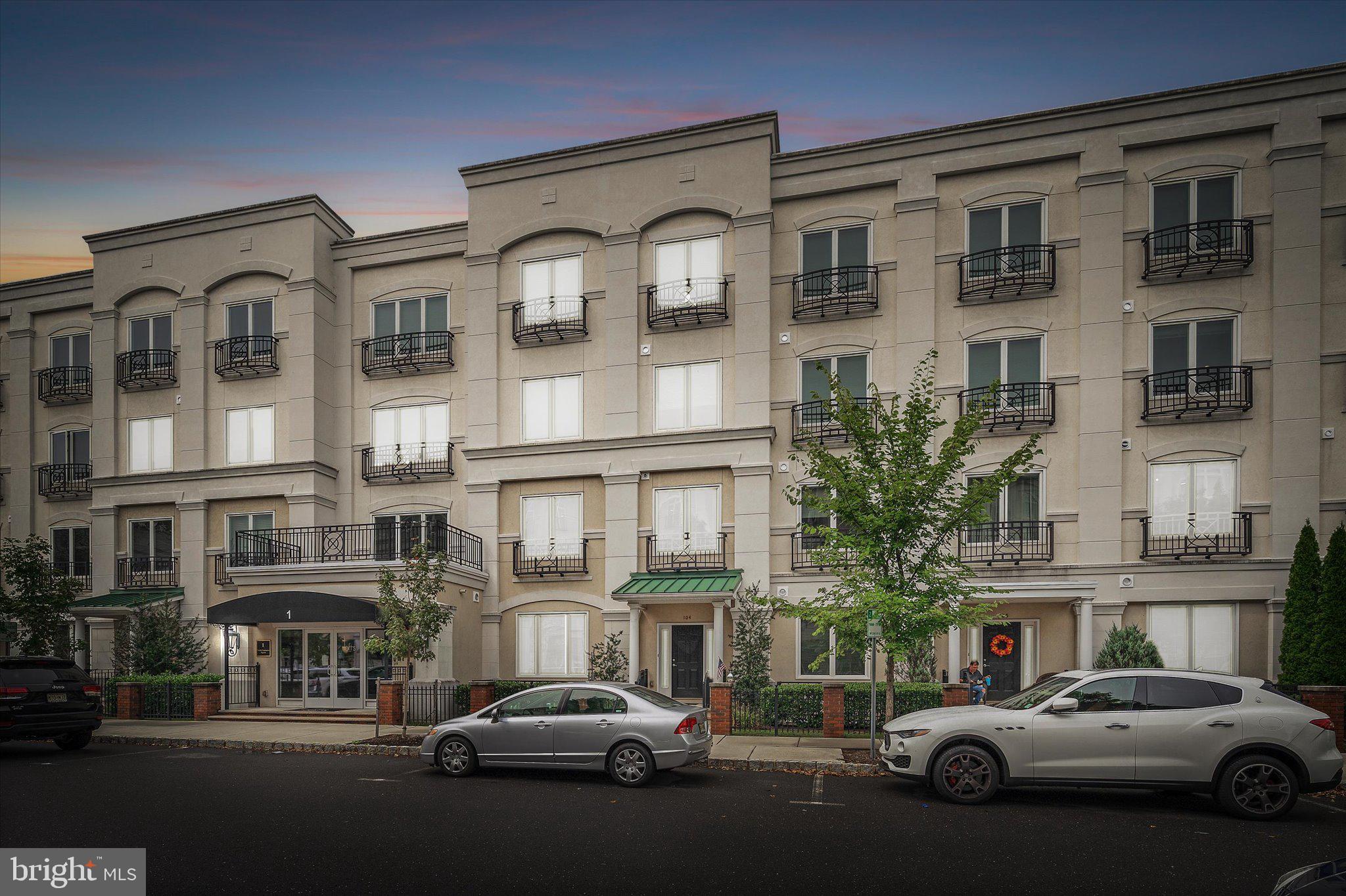 1 N COMMERCE SQUARE 305