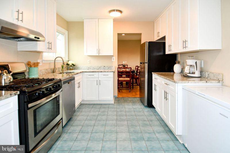 BROOKVILLE KNOLLS - Residential