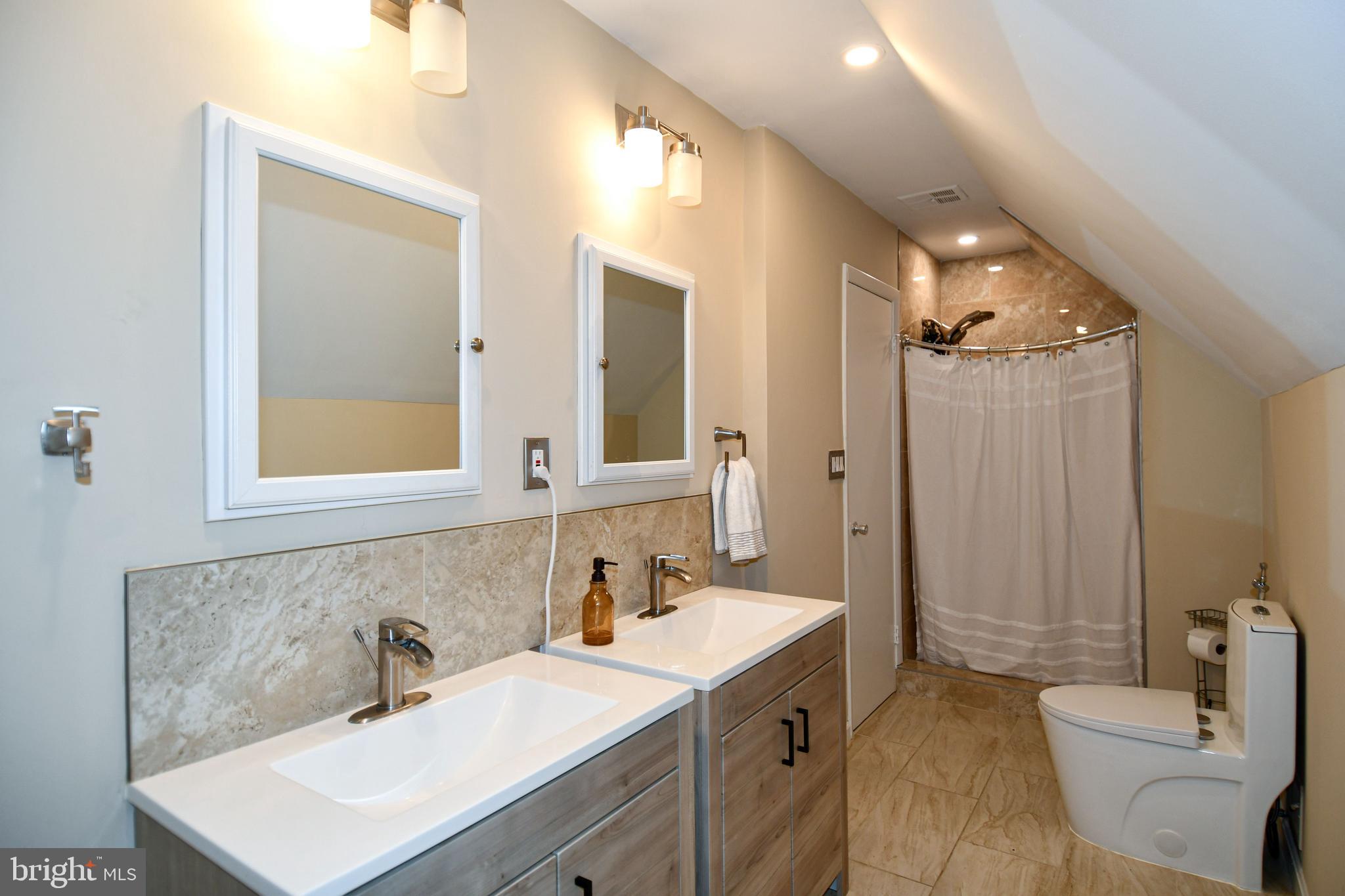 BROOKVILLE KNOLLS - Residential